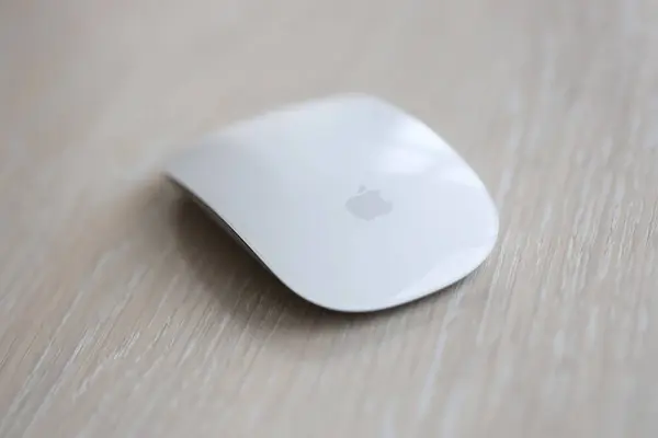 Kyiv Ukraine Marraskuu 2023 Apple Magic Mouse 3Rd Sukupolvi Sijaitsee — kuvapankkivalokuva