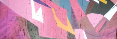Duvarında parlak aerosol çizgileri olan grafiti resimlerinin renkli arka planı. Eski moda sokak sanatı sprey boya kutularından yapılmış. Çağdaş gençlik kültürü arka planı