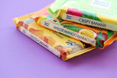 TERNOPİL, UKRAINE - 7 Temmuz 2023 Ritter Spor Çikolatalı Kekler