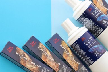 KYIV, UKRAINE - 31 Ekim 2023 Welloxon mükemmel ve Koleston mükemmel Wella markası. Wella Profesyonelleri dünya çapında bir saç rengi ve saç bakım ürünüdür.