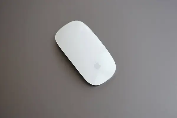 Kyiv Ukraine Marraskuu 2023 Apple Magic Mouse Sukupolvi Harmaa Macbook — kuvapankkivalokuva
