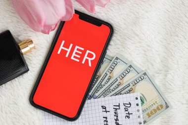 KYIV, UKRAINE - 23 Şubat 2024 Ünlü randevu sitesi logosu veya iPhone ekranındaki uygulaması