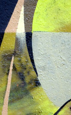 Duvarında parlak aerosol çizgileri olan grafiti resimlerinin renkli arka planı. Eski moda sokak sanatı sprey boya kutularından yapılmış. Çağdaş gençlik kültürü arka planı