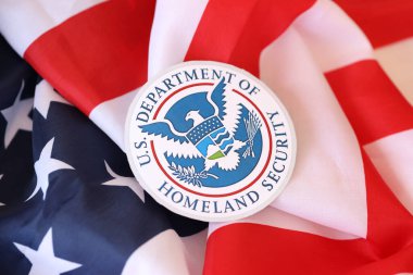 KYIV, UKRAINE - 9 Mart 2024 ABD İç Güvenlik Bakanlığı Amerika Birleşik Devletleri bayrağını kapattı