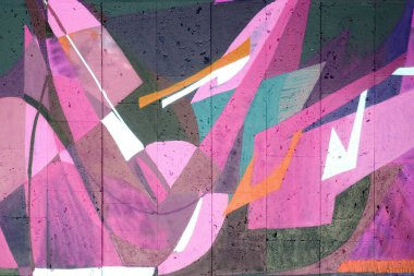 Duvarında parlak aerosol çizgileri olan grafiti resimlerinin renkli arka planı. Eski moda sokak sanatı sprey boya kutularından yapılmış. Çağdaş gençlik kültürü arka planı