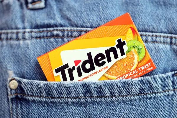 stock image KYIV, UKRAINE - NOVEMBER 27, 2023 Trident chewing gum pack. Trident is famous US chewing gum brand since 1870