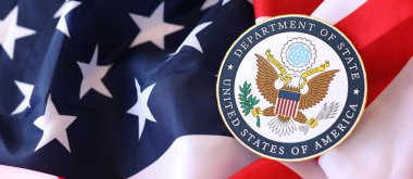 KYIV, UKRAINE - 9 Mart 2024 ABD Dışişleri Bakanlığı Amerika Birleşik Devletleri bayrağını kapattı