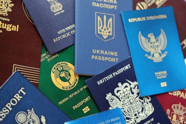 Farklı ülkelerden ve dünyanın farklı bölgelerinden birçok vatandaşın pasaportu kapalı.
