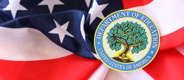 KYIV, UKRAINE - 9 Mart 2024 ABD Eğitim Bakanlığı Amerika Birleşik Devletleri bayrağını kapattı