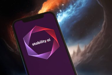 KYIV, UKRAINE - 17 Mart 2024 StabilityAI logosu iPhone ekranında yapay zeka fütüristik ai 'nin oluşturduğu arkaplan yakın plan görüntüsü