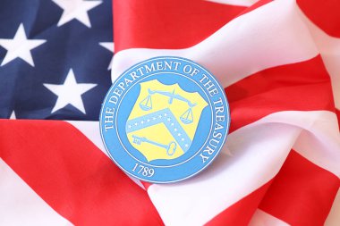 KYIV, UKRAINE - 9 Mart 2024 ABD Hazine Bakanlığı Amerika Birleşik Devletleri bayrağını kapatıyor