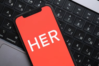 KYIV, UKRAINE - 23 Şubat 2024 Ünlü randevu sitesi logosu veya iPhone ekranındaki uygulaması