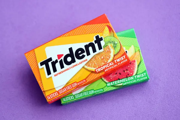 stock image KYIV, UKRAINE - NOVEMBER 27, 2023 Trident chewing gum pack. Trident is famous US chewing gum brand since 1870