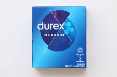 KYIV, UKRAINE - 27 Kasım 2023 Durex mavi prezervatifler.