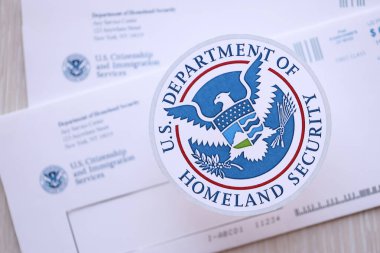KYIV, UKRAINE - 9 Mart 2024 ABD İç Güvenlik Bakanlığı USCIS posta zarfını mühürledi