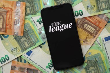 KYIV, UKRAINE - 23 Şubat 2024 Ünlü çöpçatanlık sitesinin Lig logosu ya da iPhone ekranındaki uygulama