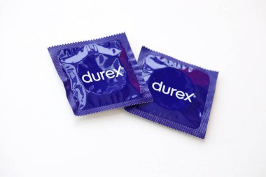 KYIV, UKRAINE - 27 Kasım 2023 Durex mavi prezervatifler.