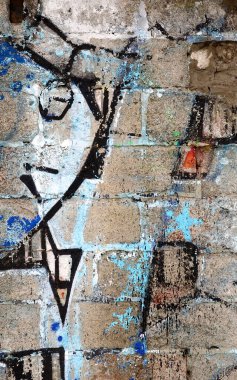 Duvarında parlak aerosol çizgileri olan grafiti resimlerinin renkli arka planı. Eski moda sokak sanatı sprey boya kutularından yapılmış. Çağdaş gençlik kültürü arka planı