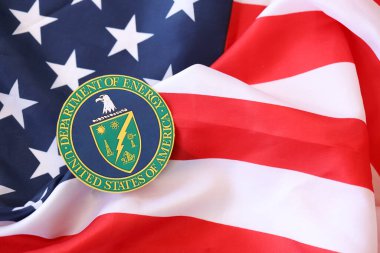 KYIV, UKRAINE - 9 Mart 2024 ABD Enerji Bakanlığı Amerika Birleşik Devletleri bayrağını kapattı