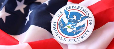 KYIV, UKRAINE - 9 Mart 2024 ABD İç Güvenlik Bakanlığı Amerika Birleşik Devletleri bayrağını kapattı