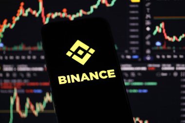 KYIV, UKRAINE - iPhone ekranında 15 Mart 2024 Binance logosu ve kripto para birimi değer grafikleri. Kripto döviz portalı