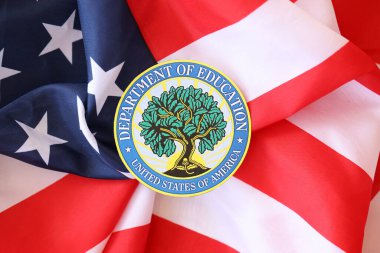 KYIV, UKRAINE - 9 Mart 2024 ABD Eğitim Bakanlığı Amerika Birleşik Devletleri bayrağını kapattı
