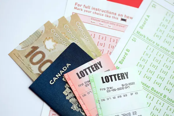 Лотерейные Билеты Лежат Канадскими Долларами Игровых Листах Номерами Маркировки Играть — стоковое фото