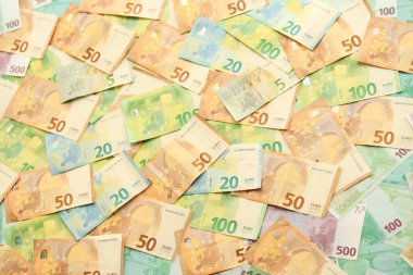 Birçok Avrupa Avrosu para faturası. Avrupa Birliği para biriminin çok sayıda banknotları kapanıyor