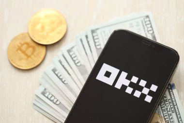 KYIV, UKRAINE - 15 Mart 2024 iPhone ekranında $ve bitcoin içeren logo. Kripto döviz portalı