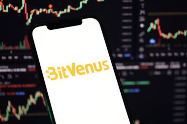KYIV, UKRAINE - iPhone ekranında 15 Mart 2024 Bitvenus logosu ve kripto para birimi değer grafikleri. Kripto döviz portalı