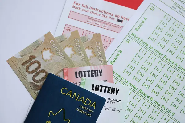 Лотерейные Билеты Лежат Канадскими Долларами Игровых Листах Номерами Маркировки Играть — стоковое фото