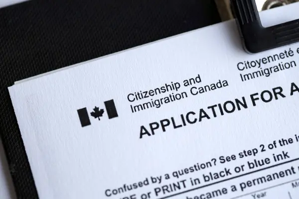 Cidadania Imigração Inscrição Canadá Pequena Bandeira Canadense Perto — Fotografia de Stock