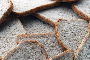 Tam kare makro fotoğraflı taze dilimlenmiş ekmek. Yakın çekim.