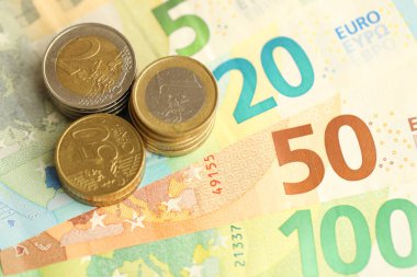 Avrupa parası Euro banknotları ve madeni paralar. Avrupa Birliği para birimi faturaları kapanıyor