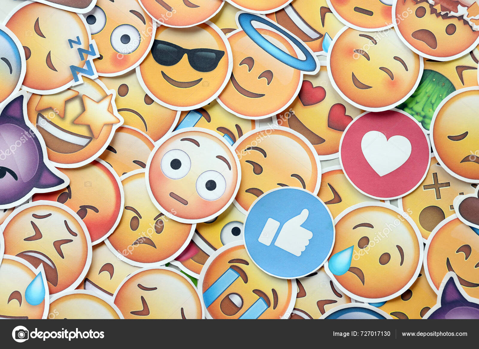 Imagens de Emoji shit sem royalties | DepositPhotos, image size:1600x1167