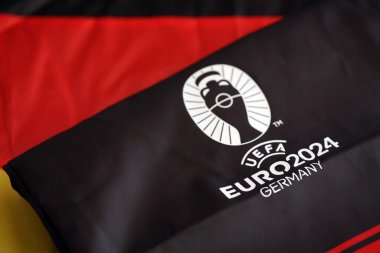 KYIV, UKRAINE - 20 Nisan 2024 UEFA Resmi UEFA Euro 2024 Almanya hayran kitlesindeki hatıra üretimi logoyu kapatın