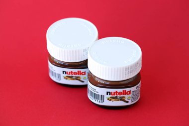 KYIV, UKRAINE - 20 Nisan 2024 Mini Nutella 25g kavanozu