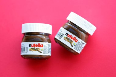 KYIV, UKRAINE - 20 Nisan 2024 Mini Nutella 25g kavanozu