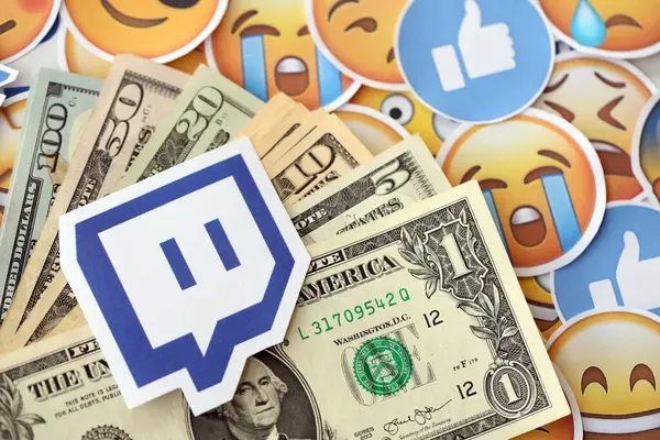 KYIV, UKRAINE - 20 Nisan, 2024 Twitch logosu ve birçok kullanım parası. Birçok emoji reaksiyonuna ilişkin ünlü sosyal ağ platformu ve dolar banknotlarının sembolü