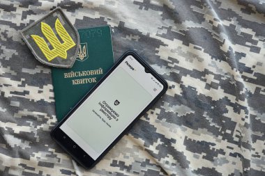 KYIV, UKRAINE - 20 Haziran 2024 Rezerv artı - Ukraynalı akıllı telefon uygulaması askerlerin askere alınması ve askerlerin askere alınması hakkında kişisel bilgilere sahip