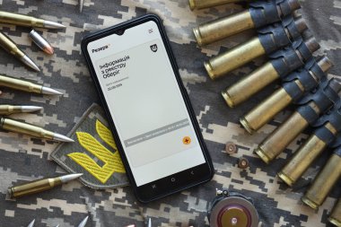 KYIV, UKRAINE - 20 Haziran 2024 Rezerv artı - Ukraynalı akıllı telefon uygulaması askerlerin askere alınması ve askerlerin askere alınması hakkında kişisel bilgilere sahip