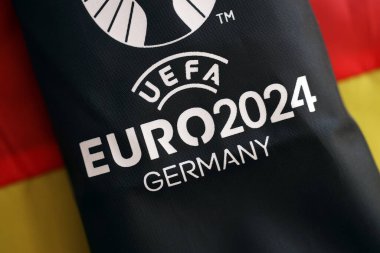 KYIV, UKRAINE - 20 Nisan 2024 UEFA Resmi UEFA Euro 2024 Almanya hayran kitlesindeki hatıra üretimi logoyu kapatın