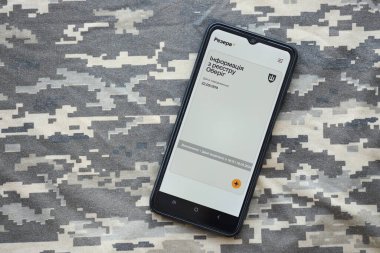 KYIV, UKRAINE - 20 Haziran 2024 Rezerv artı - Ukraynalı akıllı telefon uygulaması askerlerin askere alınması ve askerlerin askere alınması hakkında kişisel bilgilere sahip