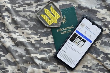 KYIV, UKRAINE - 20 Haziran 2024 Rezerv artı - Ukraynalı akıllı telefon uygulaması askerlerin askere alınması ve askerlerin askere alınması hakkında kişisel bilgilere sahip