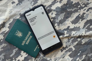 KYIV, UKRAINE - 20 Haziran 2024 Rezerv artı - Ukraynalı akıllı telefon uygulaması askerlerin askere alınması ve askerlerin askere alınması hakkında kişisel bilgilere sahip