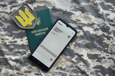 KYIV, UKRAINE - 20 Haziran 2024 Rezerv artı - Ukraynalı akıllı telefon uygulaması askerlerin askere alınması ve askerlerin askere alınması hakkında kişisel bilgilere sahip