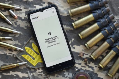 KYIV, UKRAINE - 20 Haziran 2024 Rezerv artı - Ukraynalı akıllı telefon uygulaması askerlerin askere alınması ve askerlerin askere alınması hakkında kişisel bilgilere sahip