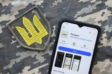 KYIV, UKRAINE - 20 Haziran 2024 Rezerv artı - Ukraynalı akıllı telefon uygulaması askerlerin askere alınması ve askerlerin askere alınması hakkında kişisel bilgilere sahip