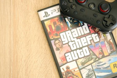 KYIV, UKRAINE - 26 Haziran 2024 Grand Theft Auto 6 PS5 video oyun diski konsol oyun kutusu. Hayali hayran yapımı video oyunu disk paketi kapağı kapat