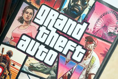 KYIV, UKRAINE - 26 Haziran 2024 Grand Theft Auto 6 PS5 video oyun diski konsol oyun kutusu. Hayali hayran yapımı video oyunu disk paketi kapağı kapat